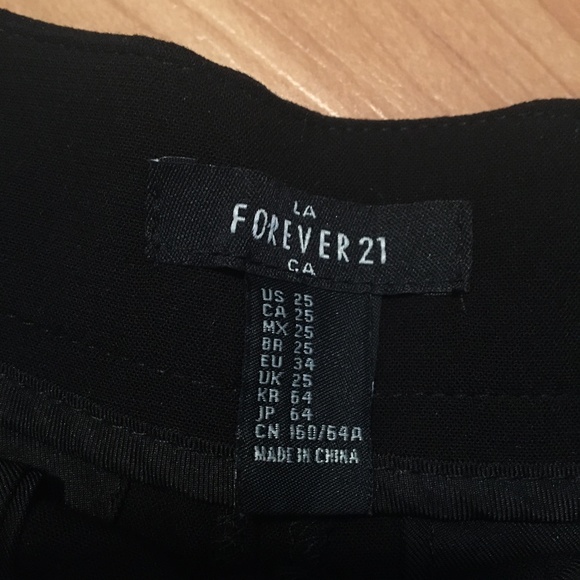 Black shorts with pockets (25) - Picture 5 of 7